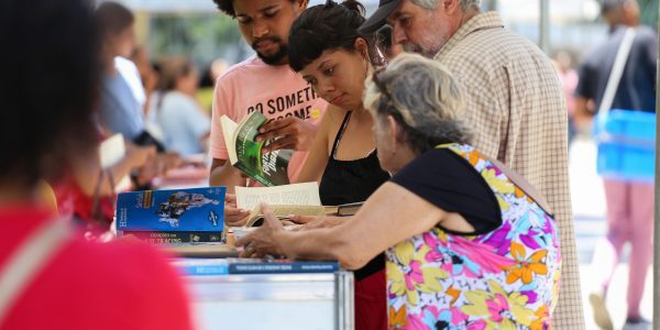 25_10_2019_VI-Parada-do-Livro_Fot-Bruno-Concha_Secom_Pms-7