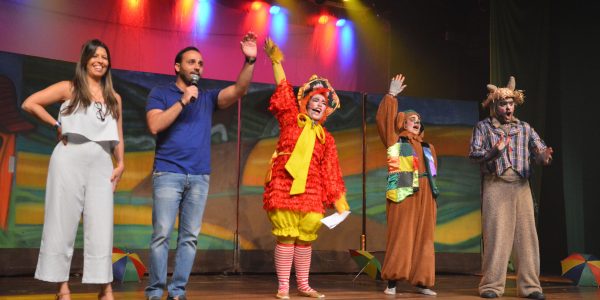 _ALC_6573_01.11_Saltimbancos_Teatro ISBA_Foto André Carvalho_SMED_PMS (105)