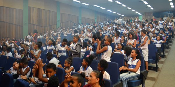 _ALC_6573_01.11_Saltimbancos_Teatro ISBA_Foto André Carvalho_SMED_PMS (88)